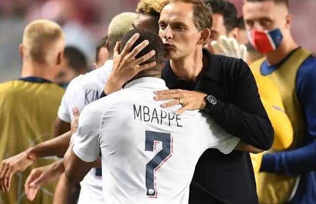  巴黎圣日耳曼报价意甲锋霸遭拒  